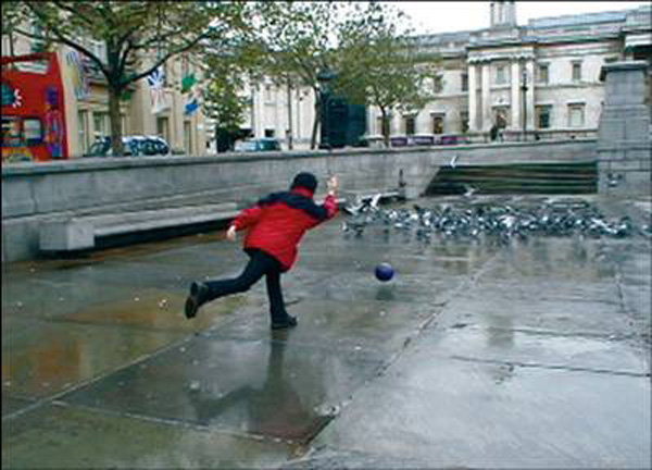 Kuang-Yu Tsui
<br><em>The Shortcut to the Systematic Life - City Spirit (London)</em>, 2005, Video still
<br>Tilton Gallery
<br>Fast Futures, ACAW Video Exhibition, 2006
<br>ACAW 2006