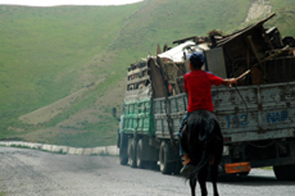 Gulnara Kasmalieva & Muratbek Djumaliev
<br><em>Racing</em>, 2006, Video
<br>Museum of Modern Art
<br>Modern Mondays Program
<br>ACAW 2009