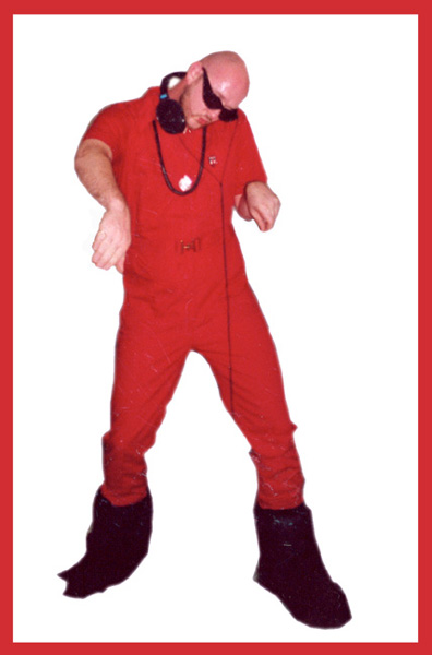 Jacob Fugslang Mikkelsen
<br><em>DJ Whitelines Airmixing</em>, 2004, Video
<br>Courtesy of the artist