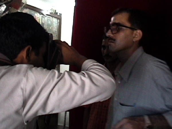 Nikhil Chopra
<br><em>Passport Photo</em>, 2002, Video
<br>Duration: 1:01
<br>Courtesy of the artist