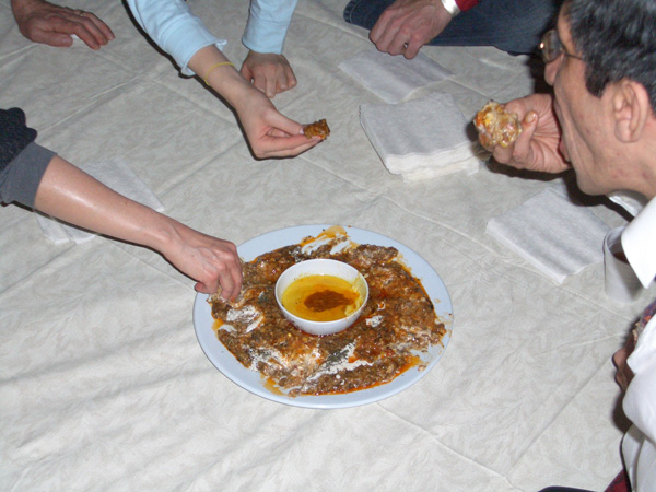<em>All you can eat Keecheerii Kooroot</em>
<br>Performance
<br>The Taste of Others exhibition
<br>Curated by Leeza Ahmady at apexart New York, 2005