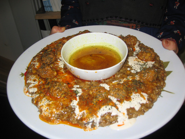 <em>All you can eat Keecheerii Kooroot</em>
<br>Performance
<br>The Taste of Others exhibition
<br>Curated by Leeza Ahmady at apexart New York, 2005