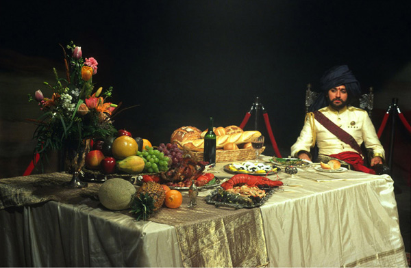 Nikhil Chopra
<br><em>Sir Raja as King Richard III</em>, 2001
<br>Video
<br>Duration: 5:31